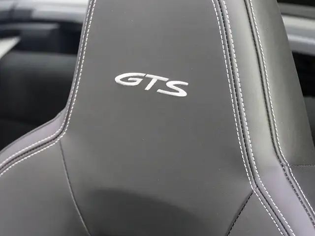 Porsche 992 4 Cabrio GTS Targa