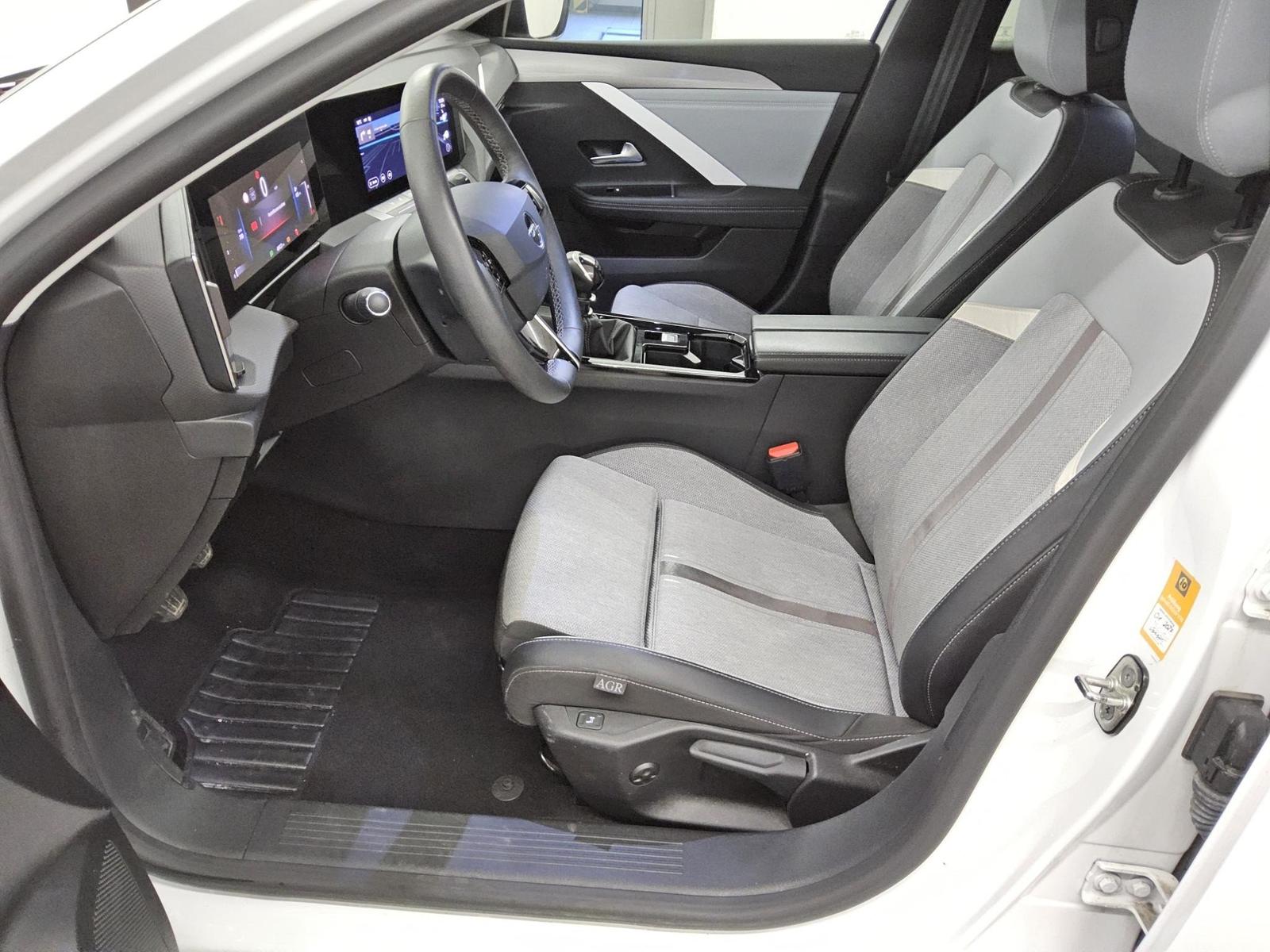 Opel Astra 1.2 Turbo Elegance Sports Tourer Turbo