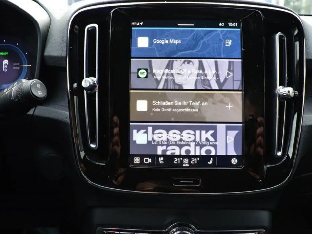 Volvo XC40 AWD Plus Recharge Twin Engine