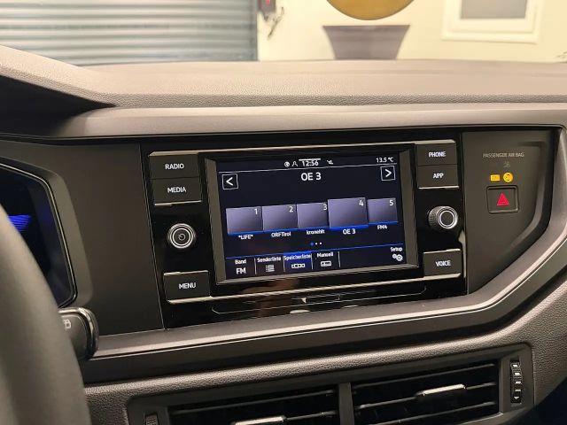 Volkswagen Polo 1,0*8 Fach*Parksensoren*Apple Carplay*Android A...