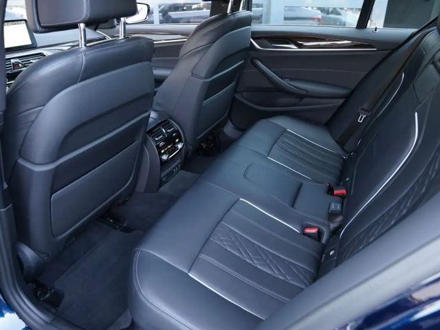 BMW 540 540i Luxury Line Sedan xDrive