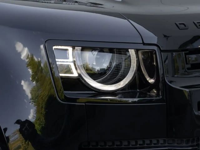Land Rover Defender 110 D250 Dynamic SE