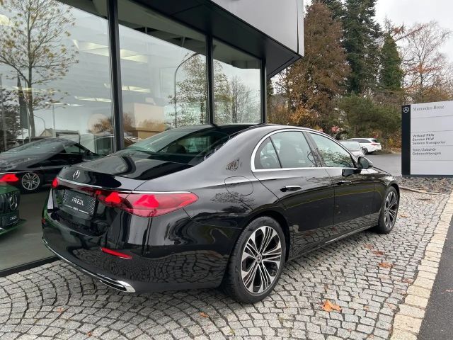 Mercedes-Benz E 220 AVANTGARDE E 220 d Sedan