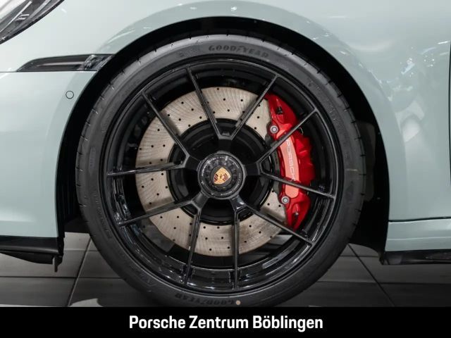 Porsche 992 Carrera Coupé GTS