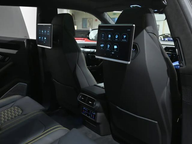 Lamborghini Urus AWD