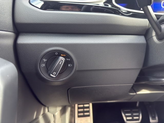 Volkswagen T-Roc 1.5l TSI NAV+LED+STH+AHK+REAR+ACC