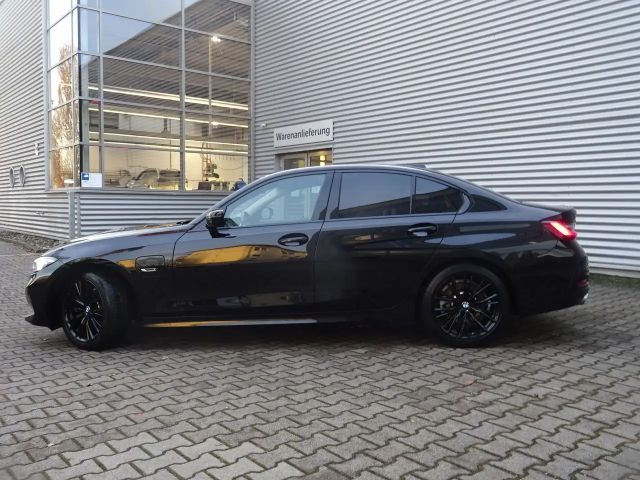 BMW 330 330e Sedan