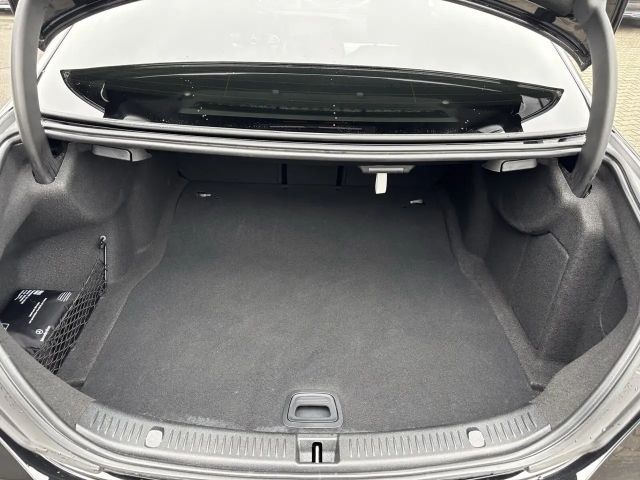 Mercedes-Benz E 200 AVANTGARDE Sedan