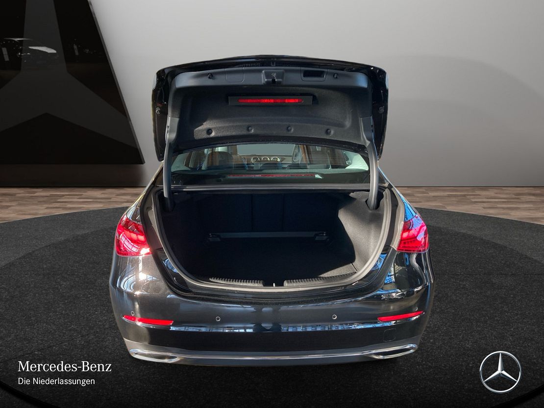 Mercedes-Benz C 180 AVANTGARDE Sedan