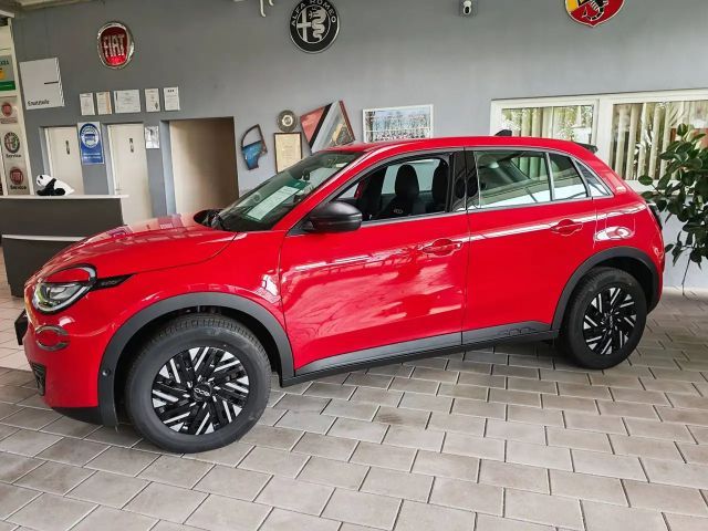 Fiat 600e Hybrid 1.2 110 DCT Kamera-PDC vorn+hinten-SHZ-LED