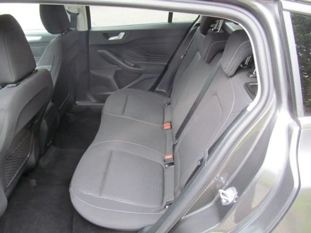 Ford Focus Cool & Connect