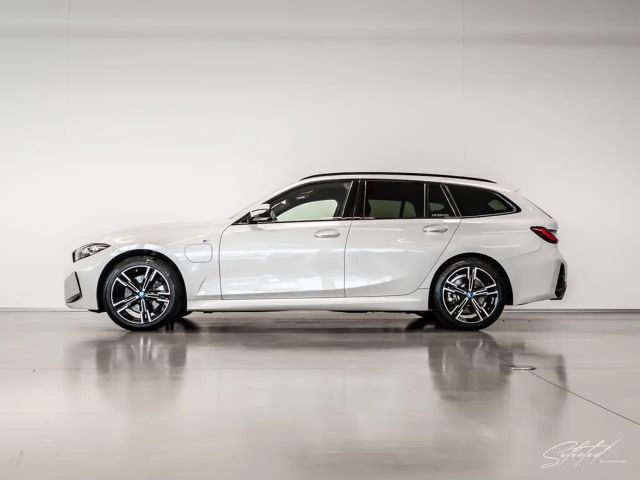 BMW 320 320e M-Sport xDrive