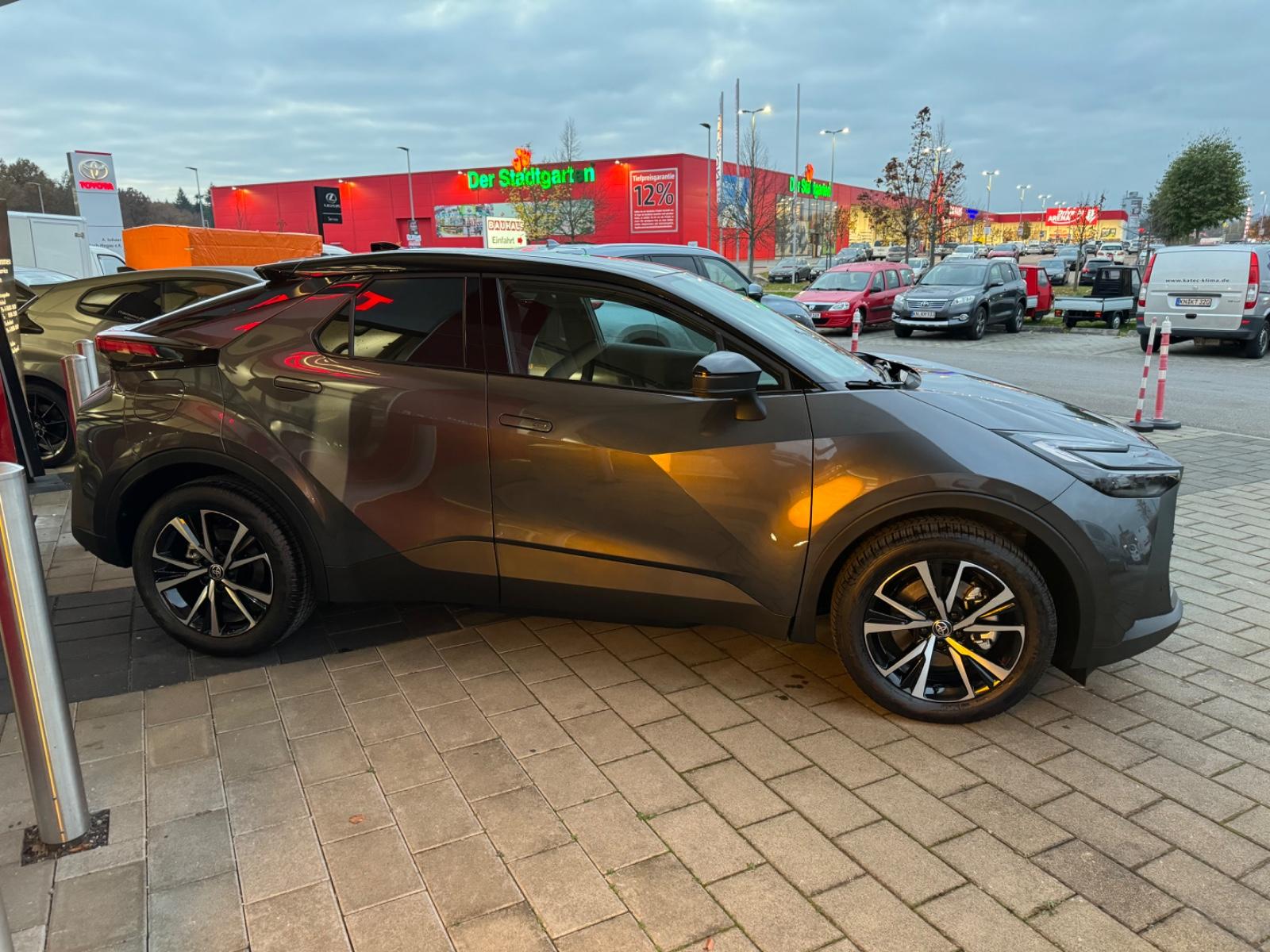 Toyota C-HR Plug-in Team D