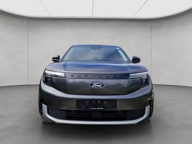 Ford Explorer Extended range RWD