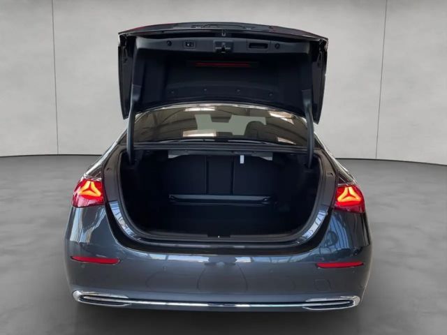 Mercedes-Benz E 200 Sedan