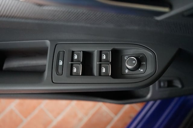 Volkswagen Golf 2.0 TSI Golf VIII Variant