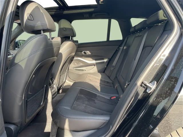 BMW 330 330e M-Sport xDrive