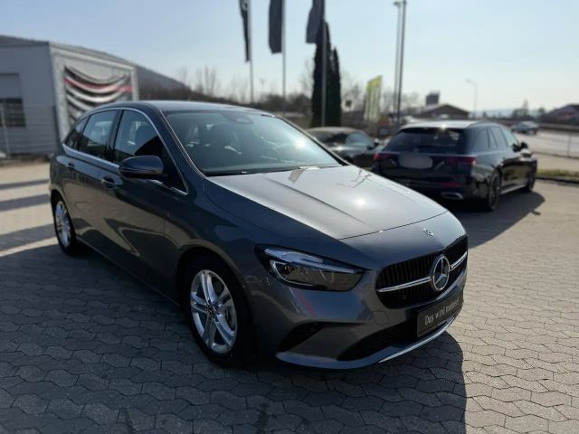 Mercedes-Benz B 180 Progressive Sedan