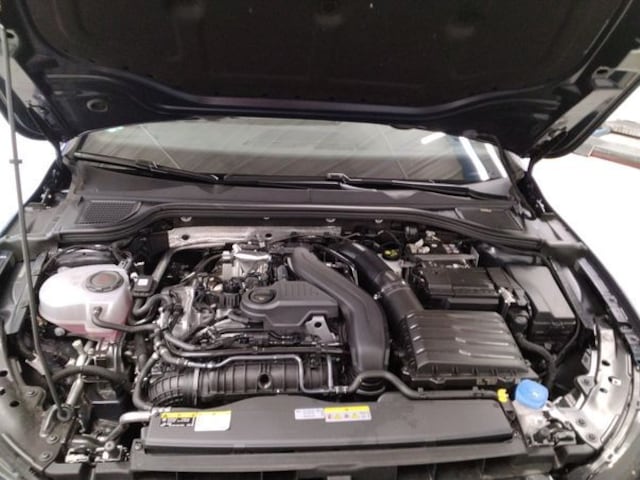 Volkswagen Golf 1.5 eTSI DSG Golf VIII R-Line