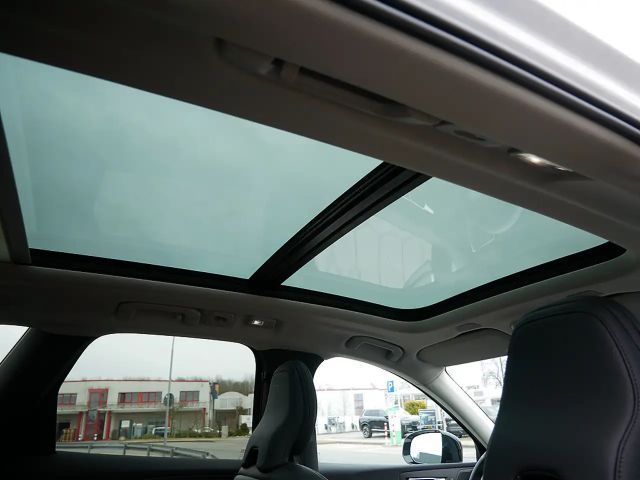 Volvo XC60 AWD Dark Plus T6