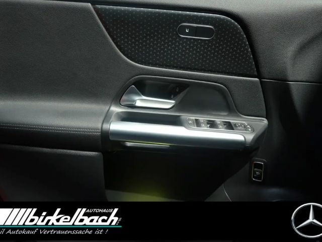 Mercedes-Benz GLA 200 Advanced 7G LED RFK  LHZ Apple