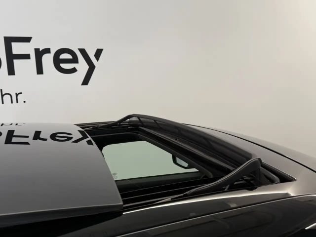 Land Rover Range Rover Evoque P300e