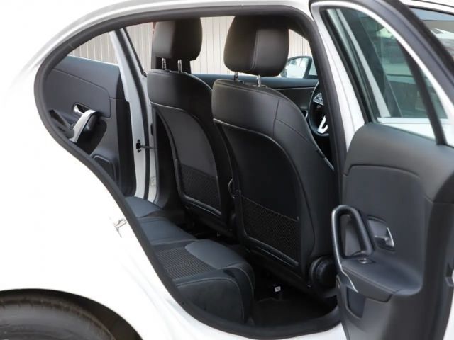 Mercedes-Benz A 180 A 180 d