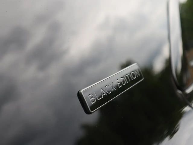 Bentley Flying Spur Hybrid V8