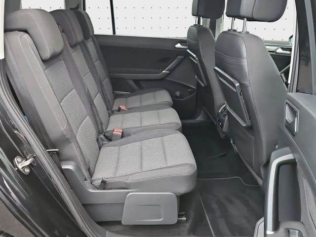 Volkswagen Touran 1.5 TSI DSG IQ.Drive R-Line