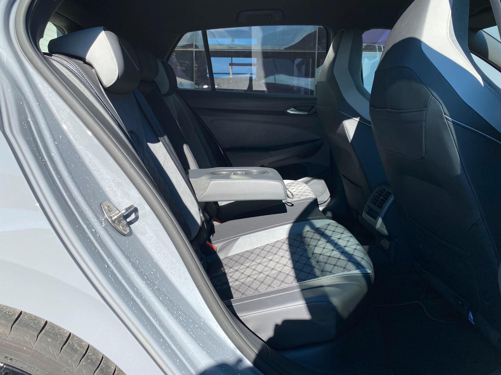 Volkswagen Golf 1.5 eTSI DSG Golf VIII R-Line