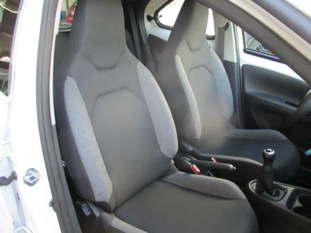 Toyota Aygo Hatchback Play VVT-i