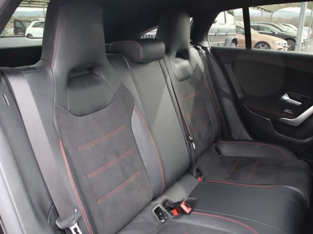 Mercedes-Benz CLA 200 AMG Line