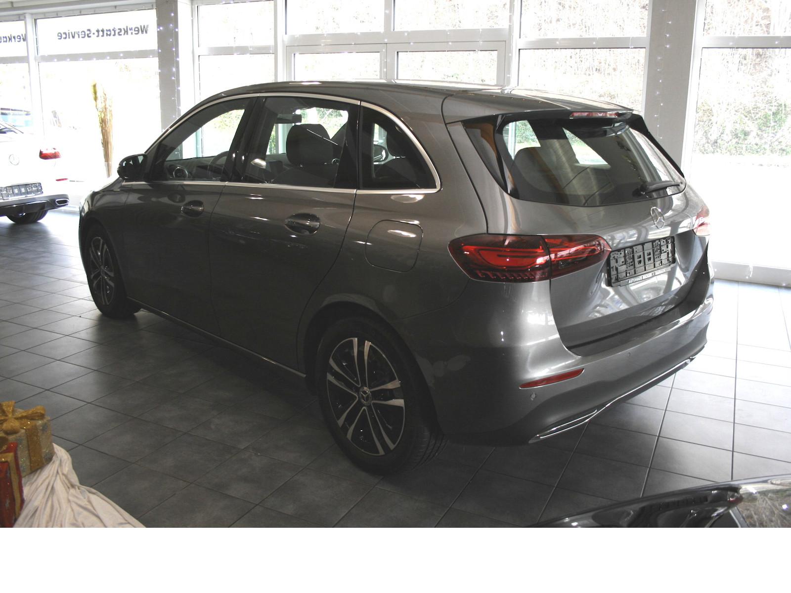 Mercedes-Benz B 180 Sedan