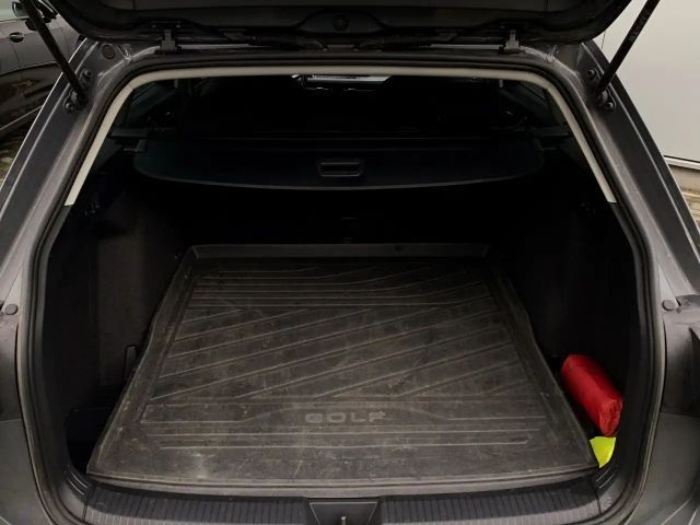 Volkswagen Golf 2.0 TDI DSG Style Variant