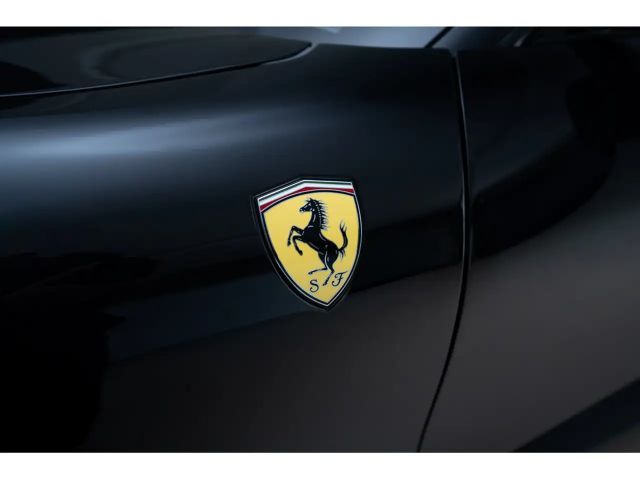 Ferrari Roma >NERO STELLATO*FERRARI APPROVED<
