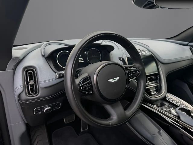 Aston Martin DBX V8
