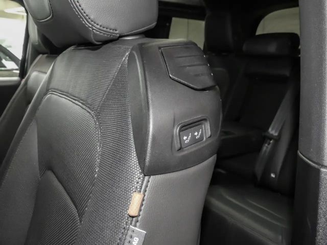 Land Rover Defender 90 D250 Dynamic SE