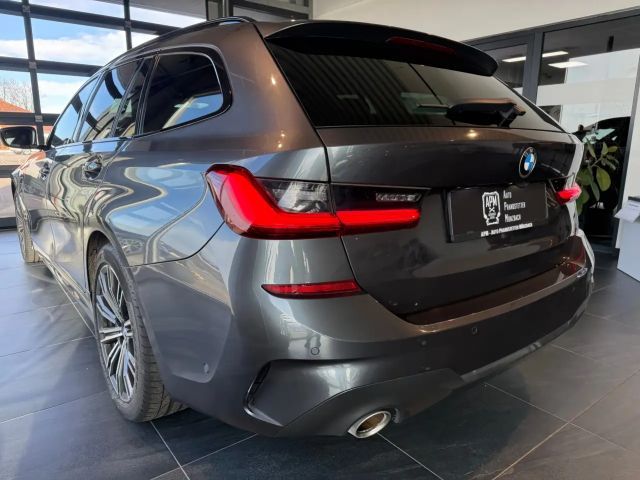 BMW 330 330e M-Sport xDrive