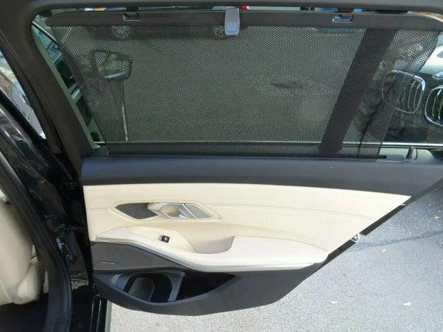 BMW 320 320d Luxury Line Touring xDrive