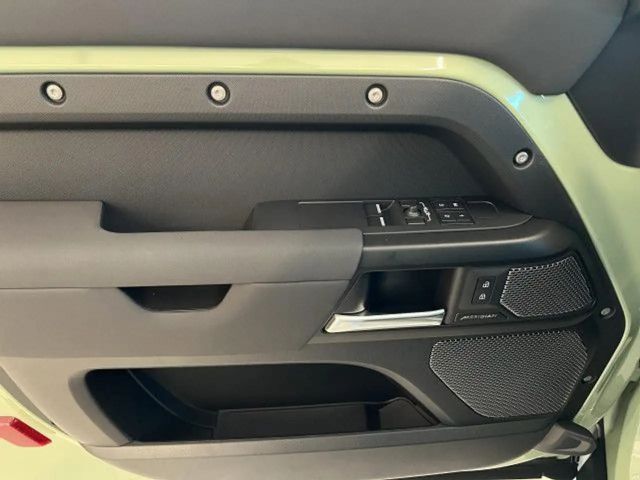 Land Rover Defender 90 D300