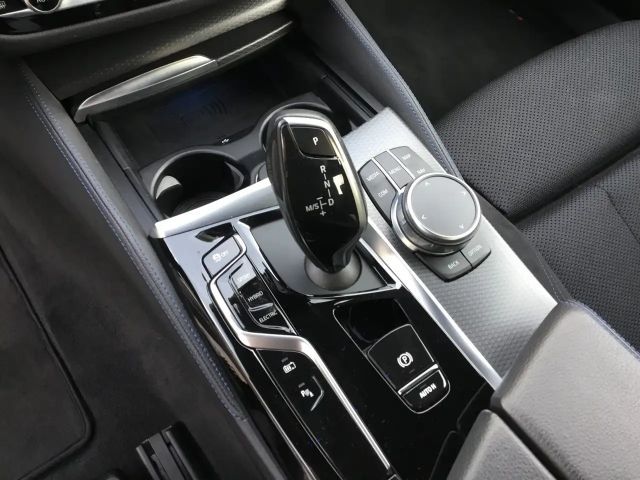 BMW 530 530e M-Sport Sedan