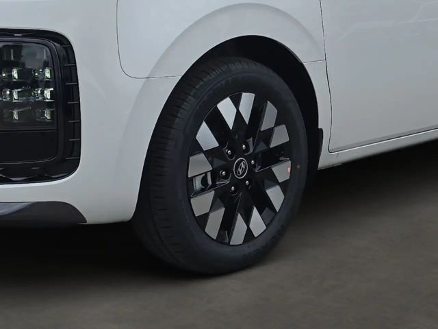 Hyundai Staria Signature