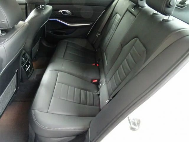 BMW 320 320d Luxury Line Sedan xDrive