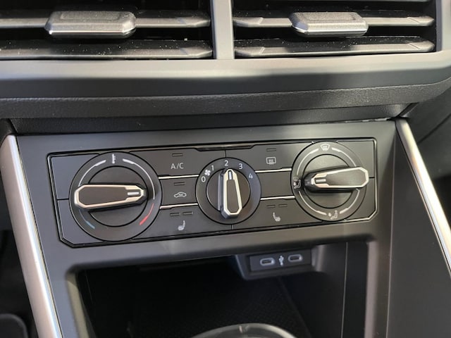 Volkswagen Polo VI 1.0 Klimaanlage Ganzjahresreifen