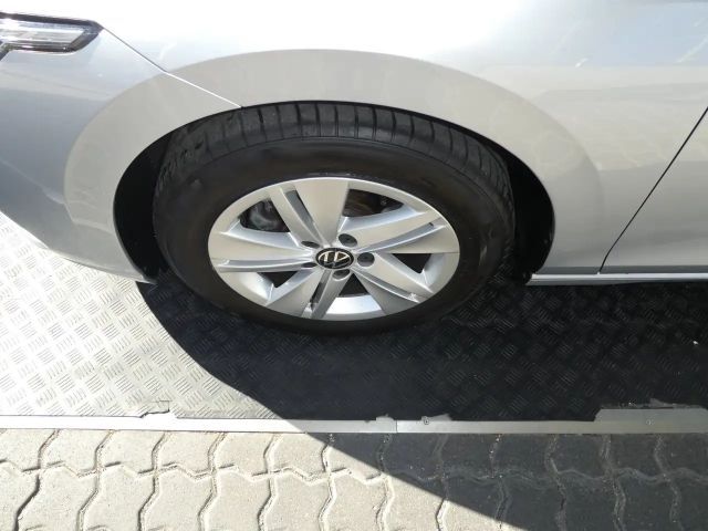 Volkswagen Golf Life Variant