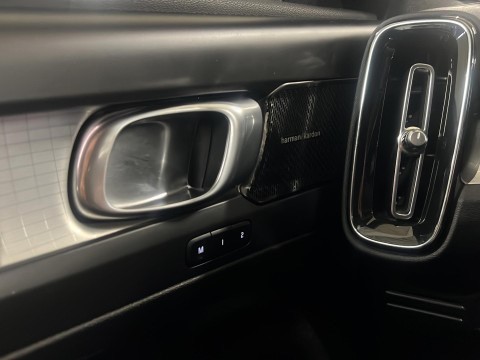 Volvo XC40 Dark Plus Recharge T4