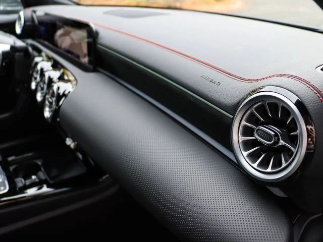 Mercedes-Benz CLA 200 AMG Line