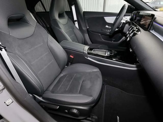 Mercedes-Benz CLA 200 AMG Line Coupé