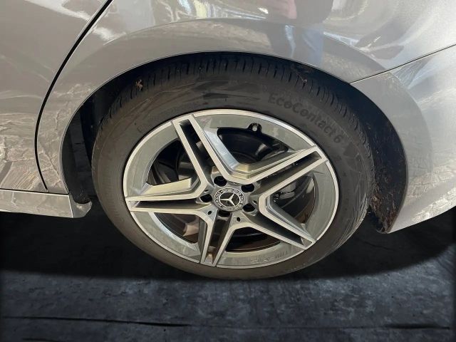 Mercedes-Benz B 180 Sedan