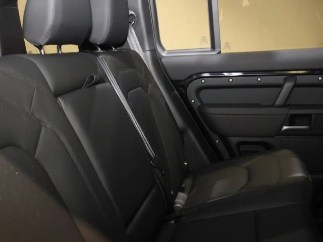 Land Rover Defender 110 D300 Dynamic SE